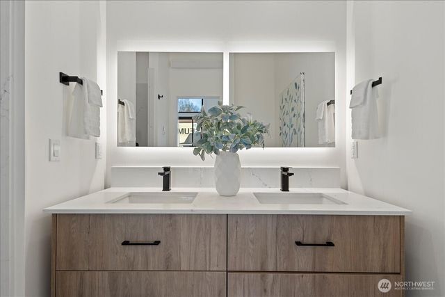 120 Skipping Stone Loop, Lynden, WA 98264