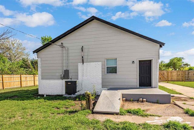 1301 SW Tennessee Ave, Lawton, OK 73501