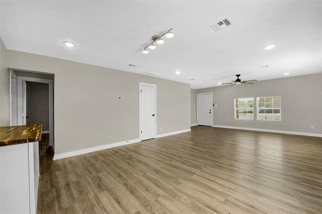 1301 SW Tennessee Ave, Lawton, OK 73501