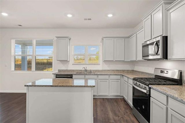 294 Friendship Oak Way, Hampton, GA 30228