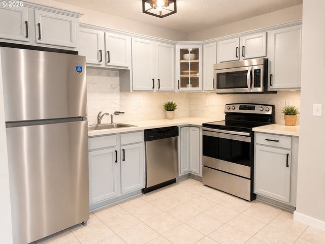 13320 Sw ALLEN Blvd 205, Beaverton, OR 97005