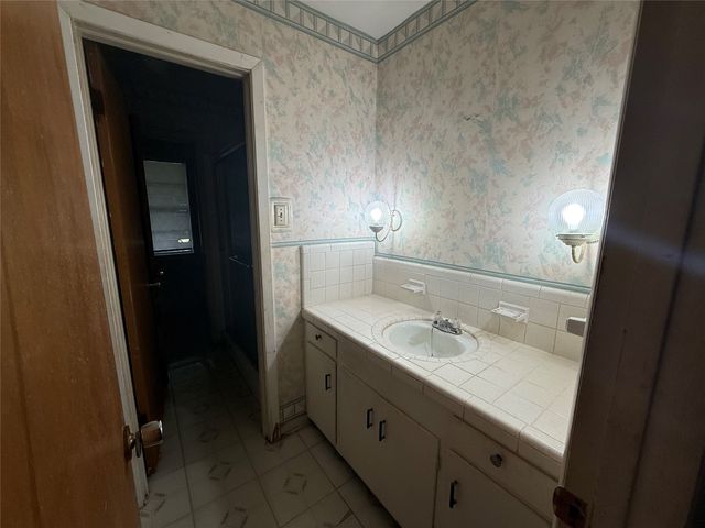 2402 W 5th Avenue, Corsicana, TX 75110