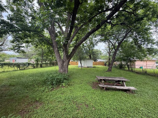 2402 W 5th Avenue, Corsicana, TX 75110