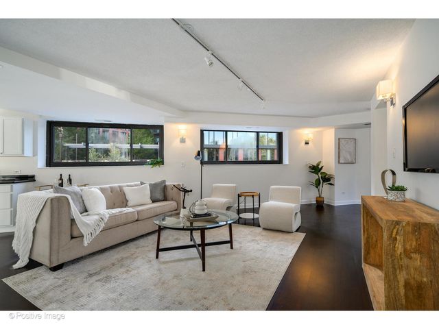885 W Lill Avenue 3, Chicago, IL 60614