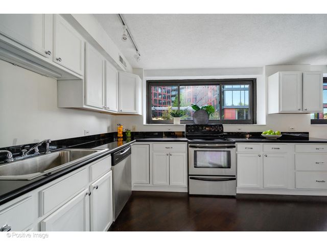 885 W Lill Avenue 3, Chicago, IL 60614