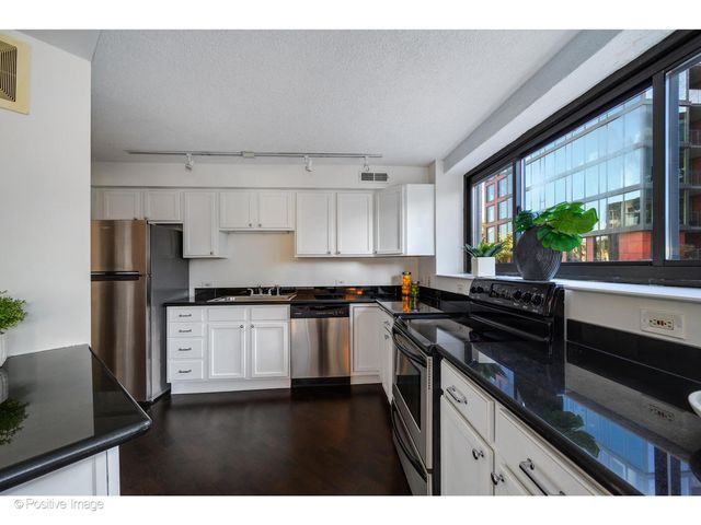 885 W Lill Avenue 3, Chicago, IL 60614