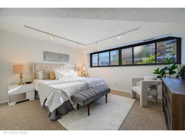 885 W Lill Avenue 3, Chicago, IL 60614