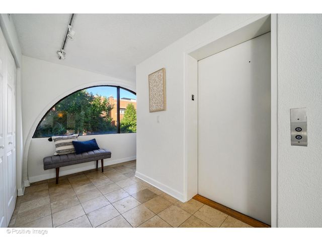 885 W Lill Avenue 3, Chicago, IL 60614