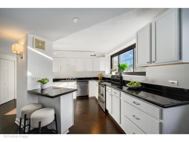 885 W Lill Avenue 3, Chicago, IL 60614