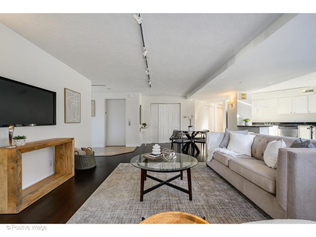 885 W Lill Avenue 3, Chicago, IL 60614