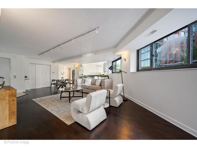885 W Lill Avenue 3, Chicago, IL 60614