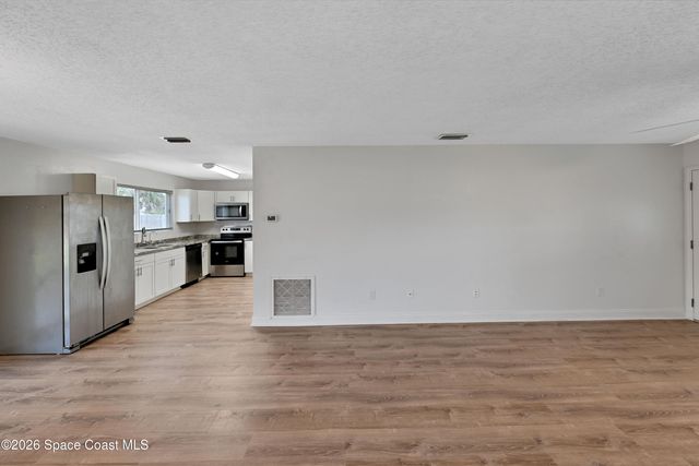 400 Calabria Avenue SE, Palm Bay, FL 32909