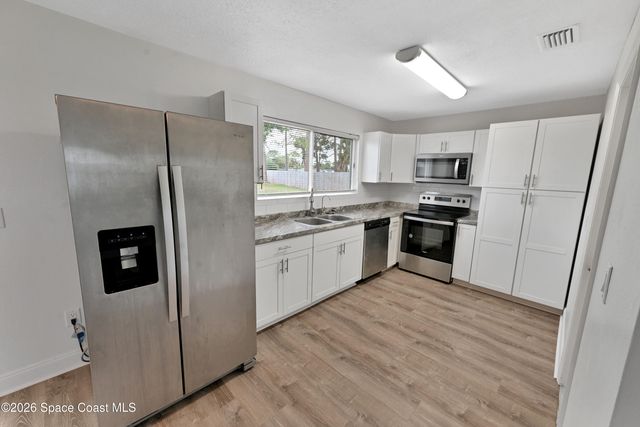 400 Calabria Avenue SE, Palm Bay, FL 32909