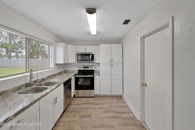 400 Calabria Avenue SE, Palm Bay, FL 32909