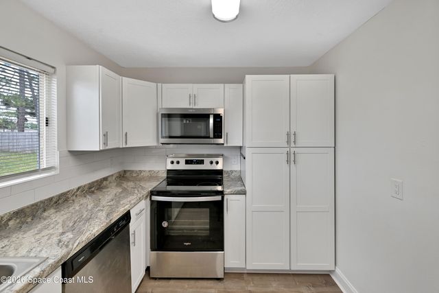 400 Calabria Avenue SE, Palm Bay, FL 32909