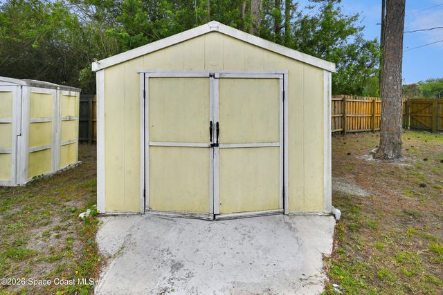400 Calabria Avenue SE, Palm Bay, FL 32909