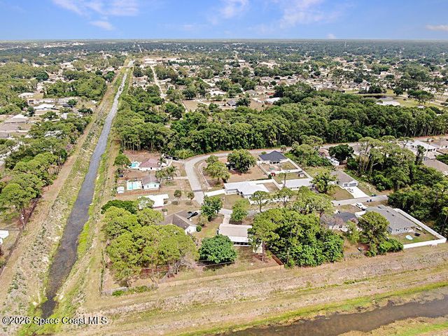 400 Calabria Avenue SE, Palm Bay, FL 32909