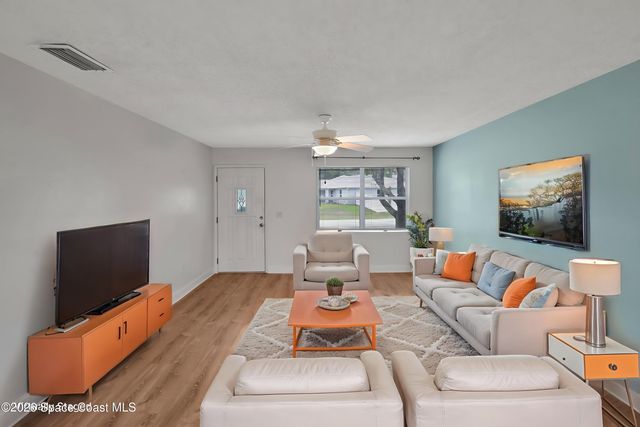 400 Calabria Avenue SE, Palm Bay, FL 32909