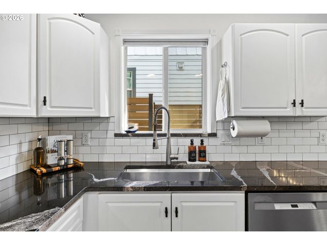 1636 Se KNAPP St, Portland, OR 97202