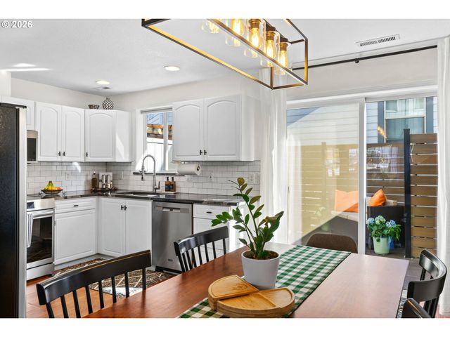 1636 Se KNAPP St, Portland, OR 97202