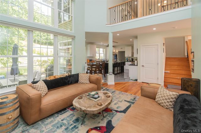 21 Castleton Drive, Highland Mills, NY 10930