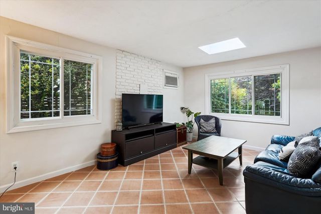 2106 ROSS RD, Silver Spring, MD 20910