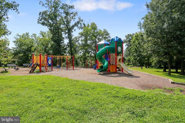 2106 ROSS RD, Silver Spring, MD 20910