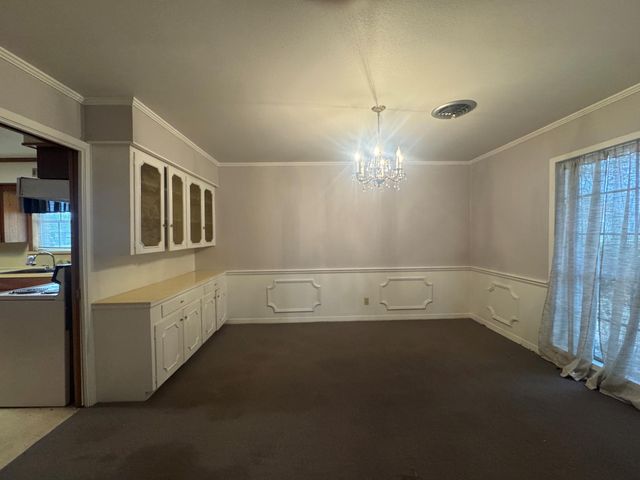 307 S Market Street, Louise, TX 77455