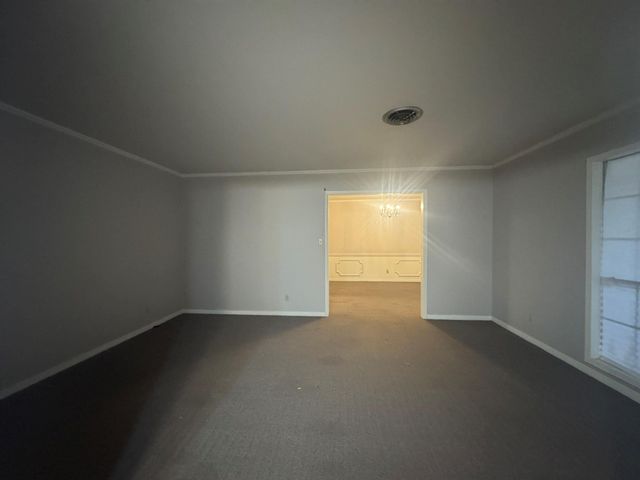 307 S Market Street, Louise, TX 77455