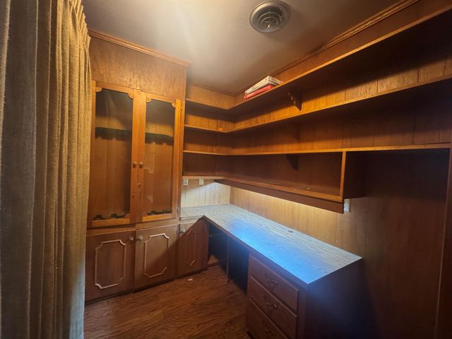 307 S Market Street, Louise, TX 77455