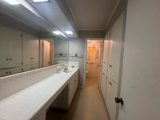 307 S Market Street, Louise, TX 77455