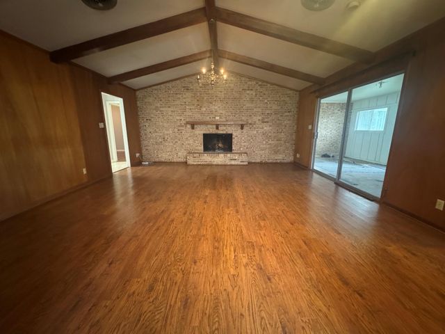 307 S Market Street, Louise, TX 77455