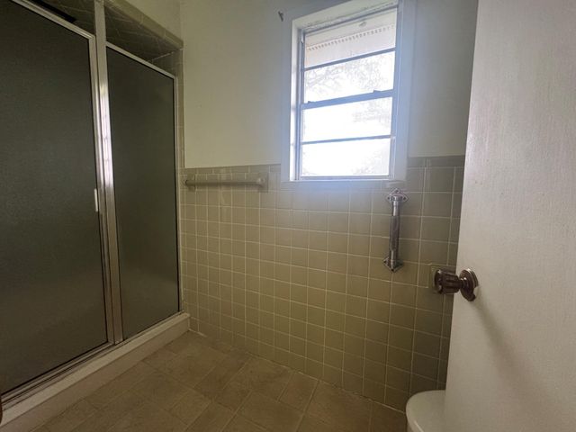 307 S Market Street, Louise, TX 77455