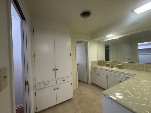 307 S Market Street, Louise, TX 77455