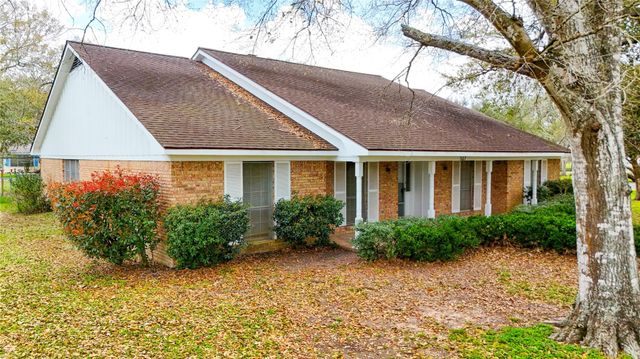 307 S Market Street, Louise, TX 77455