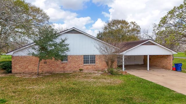 307 S Market Street, Louise, TX 77455