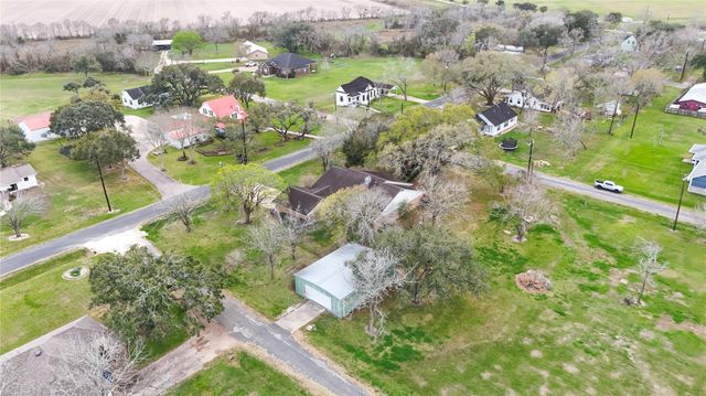 307 S Market Street, Louise, TX 77455