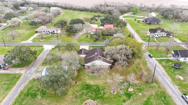 307 S Market Street, Louise, TX 77455