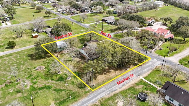 307 S Market Street, Louise, TX 77455