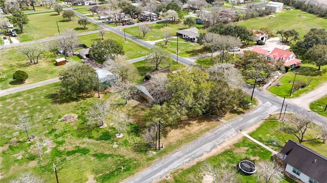 307 S Market Street, Louise, TX 77455