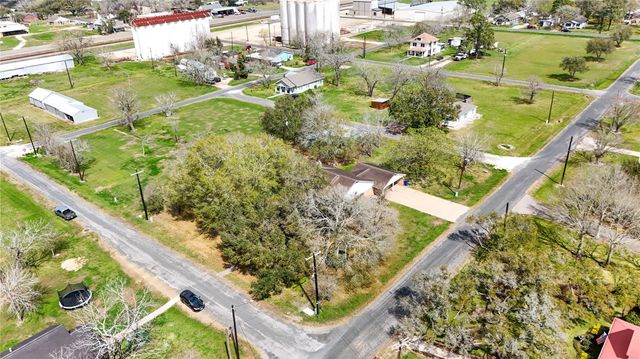 307 S Market Street, Louise, TX 77455