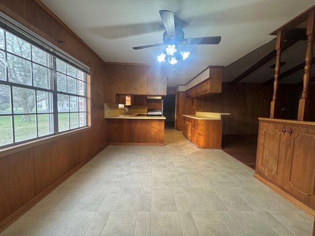 307 S Market Street, Louise, TX 77455