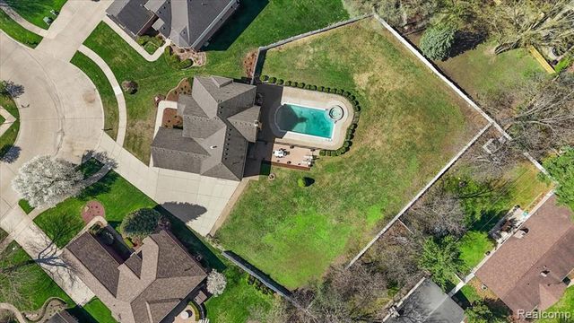 49931 Shelby Creek Drive, Utica, MI 48317