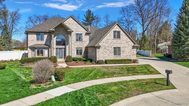 49931 Shelby Creek Drive, Utica, MI 48317