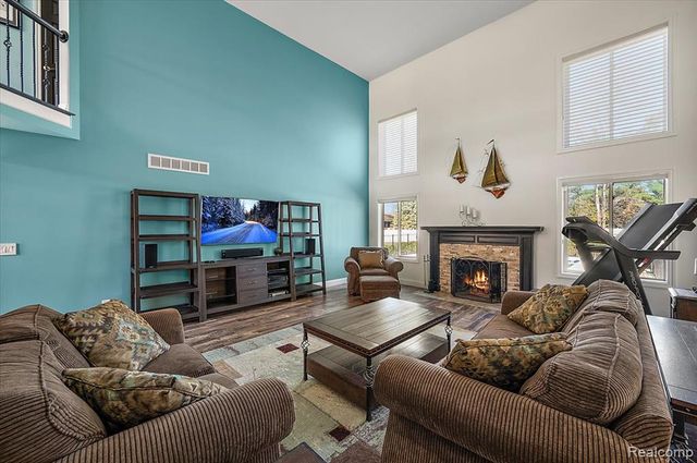 49931 Shelby Creek Drive, Utica, MI 48317