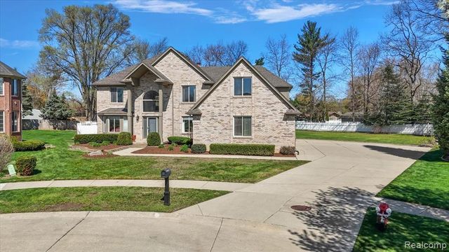 49931 Shelby Creek Drive, Utica, MI 48317