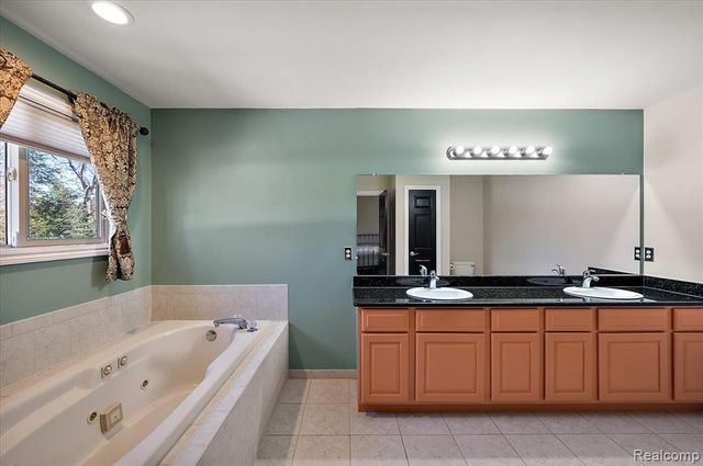 49931 Shelby Creek Drive, Utica, MI 48317
