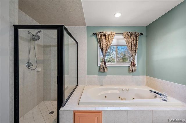 49931 Shelby Creek Drive, Utica, MI 48317