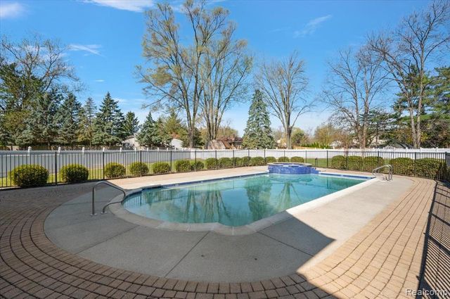 49931 Shelby Creek Drive, Utica, MI 48317