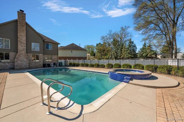 49931 Shelby Creek Drive, Utica, MI 48317